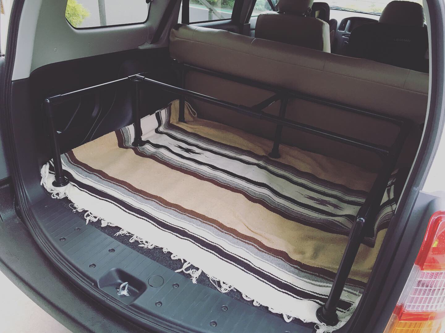トヨタ サクシードバンを華麗にカスタム！by ukot (2019/11/09) 荷室に棚を作りました。まずはイレクターパイプを組んで